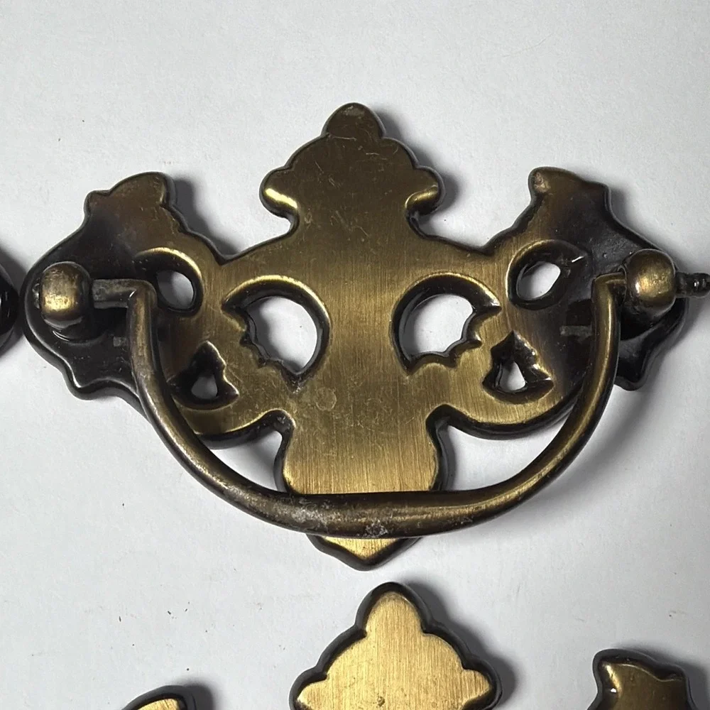 563~Vtg Lot 4 Antiqued Brass Batwing Drawer Furniture Pulls Drop Handle Country